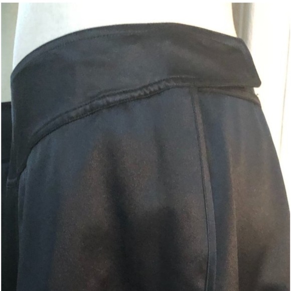 Armani Exchange A|X Black Flower Petal Silk Mini Skirt flower size 2 - Picture 4 of 5